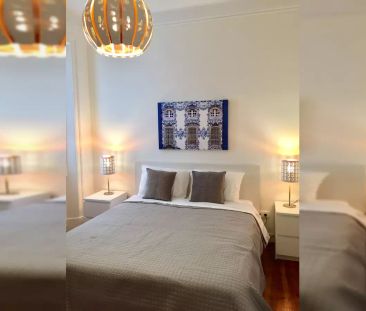 Room for rent in 5-bedroom apartment in Lisbon - Photo 1
