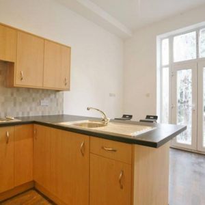 1 bedroom Flat To Let - Photo 2