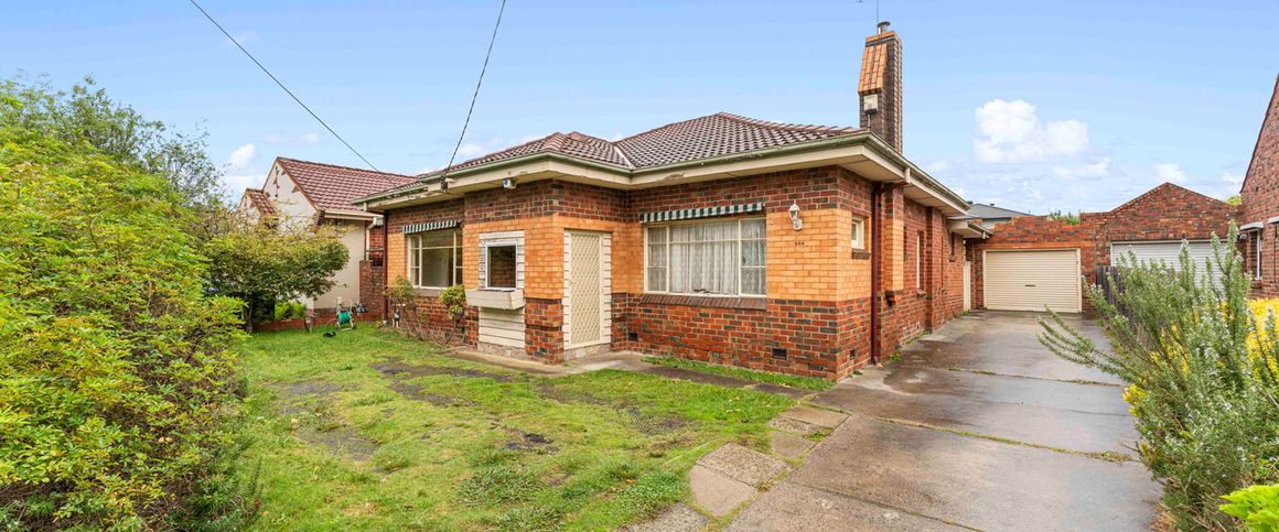 Charming Family home in McKinnon Primary ans Secondary School Zones - Photo 1