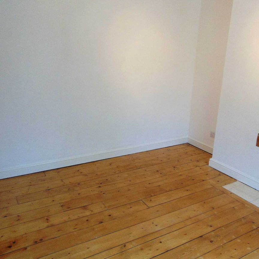 Middleton Road, Royton - Photo 1