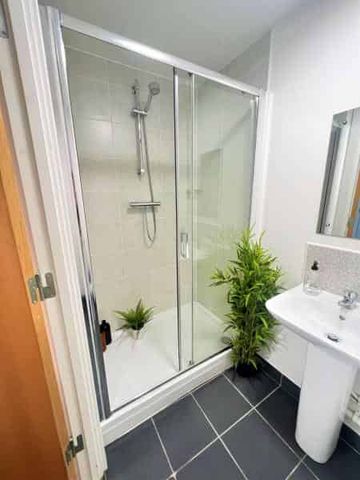 Ground Floor Premier Studio - Photo 4