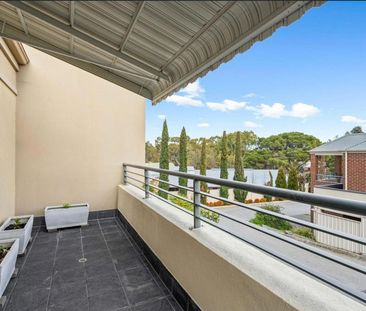 WELL PRESENTED THREE BEDROOM TOWNHOUSE - Photo 1