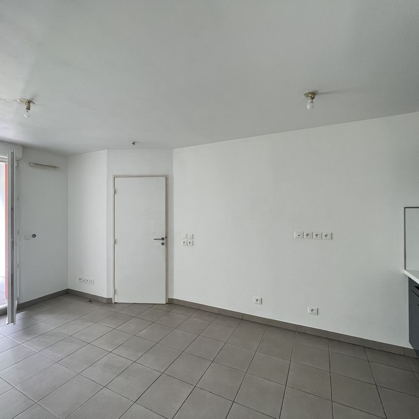 Location Appartement 2 pièces 37m² MARSEILLE 2ème - Photo 1