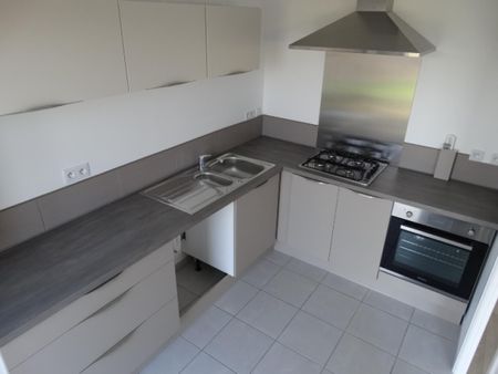 T3 à louer à NEUVILLE EN FERRAIN - Réf. 358 - Photo 3