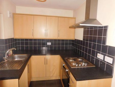 2 bedroom terraced house to rent - Photo 2