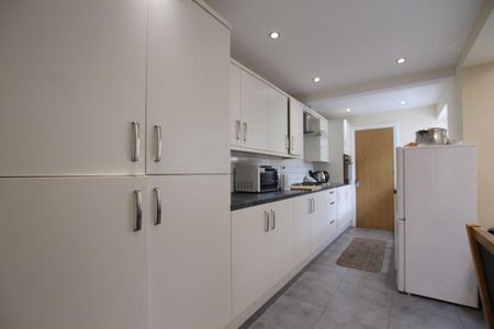 4 bedroom terraced house to rent - Photo 4