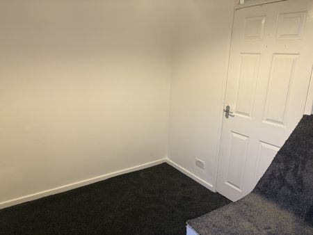 Sycamore Avenue, Knottingley - Photo 3