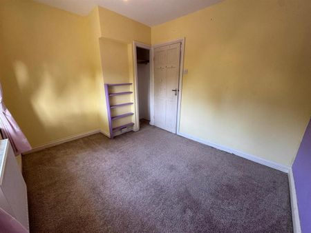 4 bedroom semi-detached house to rent - Photo 2