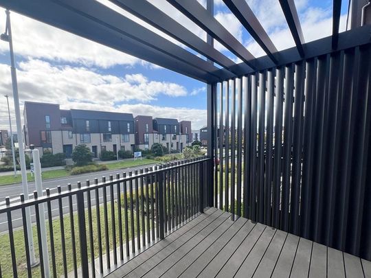 Fully furnished executive townhouse in Hobsonville - Photo 1