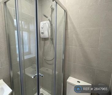 1 bedroom in a house share to rent - Photo 6