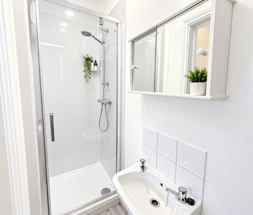 Flat to rent - Wickham Road, Beckenham, BR3 - Photo 3