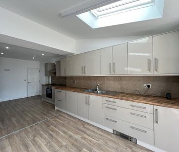 3 bedroom terraced house to rent - Photo 3
