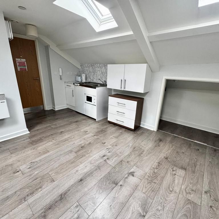 Studio to rent - Photo 1