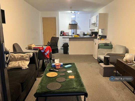 1 bedroom in a flat share to rent - Photo 1