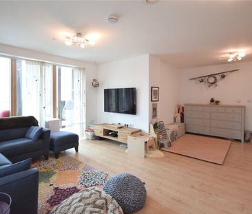 Well presented 2 bedroom apartment with a wrap around balcony to re... - Photo 4