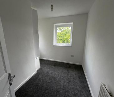 3 bedroom end of terrace house to rent - Photo 4