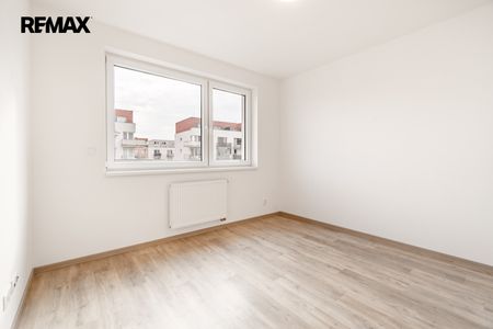Pronájem bytu 2+kk v osobním vlastnictví 45 m², Praha 9 - Černý Most - Fotografie 3