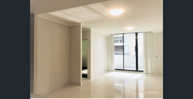 2 Bedroom Apartment 100m to Westfield and CBD - Photo 1