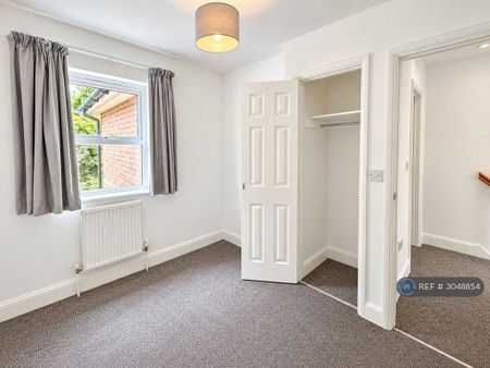 3 bedroom semi-detached house to rent - Photo 3