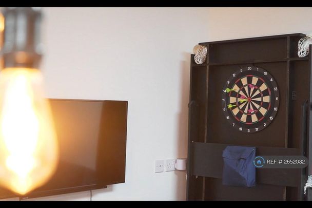 6 bedroom detached house to rent - Photo 1