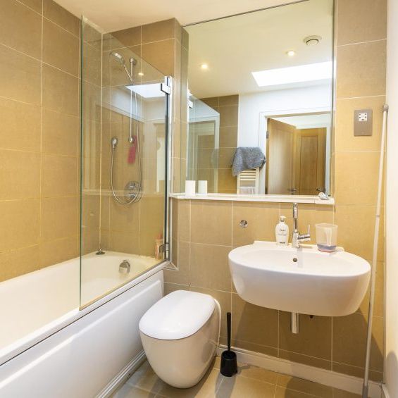 1 Bed Flat - Photo 1