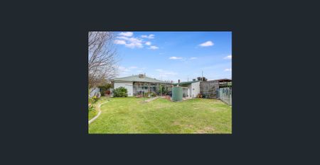 Charming Family Home in a Prime Location - Photo 4