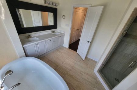 For Lease - 2 Philson Court, Innisfil, Ontario - Photo 2