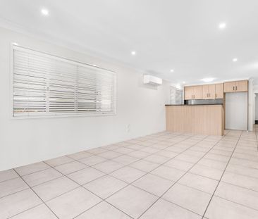 2-Bedroom Apartment on the Esplanade – Views & Prime Location - Photo 5