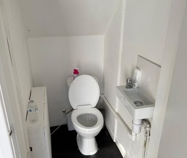 4 Bed Semi-Detached House, Whelan Ave, BL9 - Photo 1