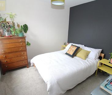 4 bedroom semi-detached house to rent - Photo 5