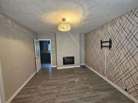 2 bedroom semi-detached house to rent - Photo 2