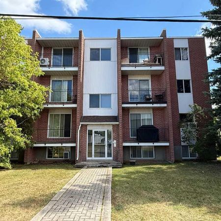 APPARTEMENT 4 1/2 A ST-CONSTANT AVEC 2 CHAMBRES À COUCHER FERMÉES AU DERNIER ETAGE - Photo 3