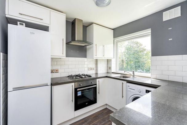 2 bedroom maisonette to rent Cadogan Court, Sutton, SM2 - Photo 1