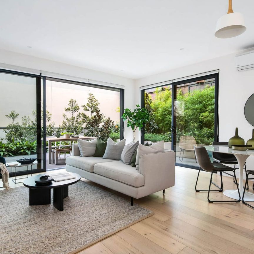 Exclusive Courtyard Apartment - Boutique Inner-City Living - Photo 1