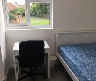 5 bedroom semi-detached house to rent - Photo 5