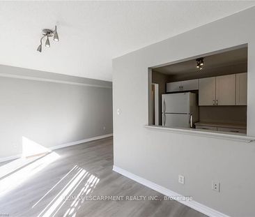 For Lease - 626 Taylor Crescent, Burlington, Ontario - Photo 4