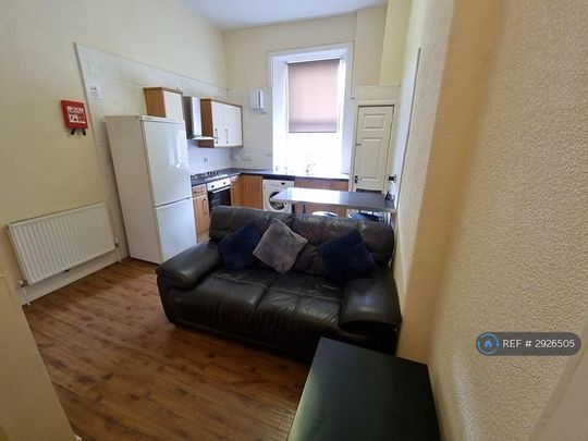 3 bedroom flat to rent - Photo 1