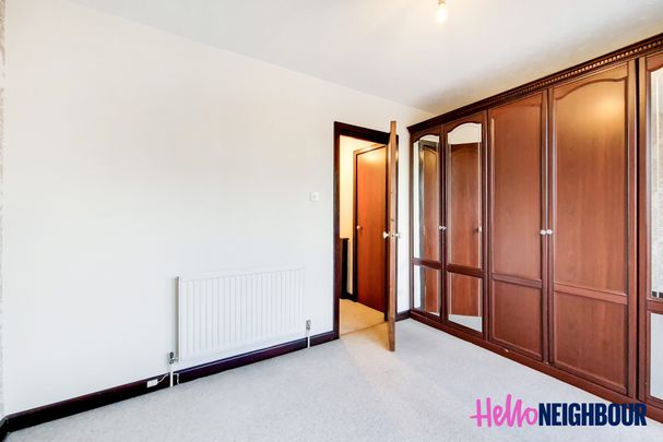 Farnborough Crescent - Photo 1