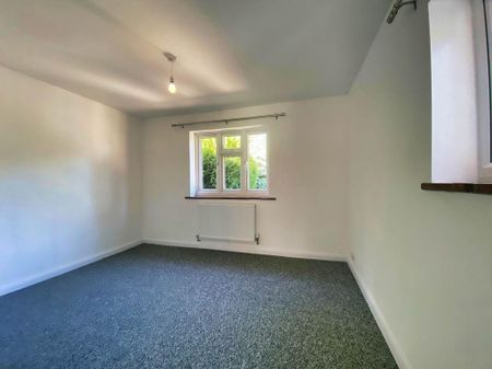 4 bedroom semi-detached house to rent - Photo 3
