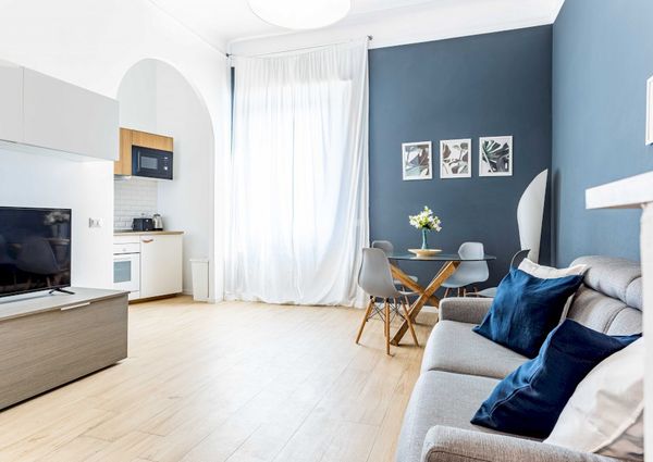 Spacious and bright single room in Piazza Monte Titano