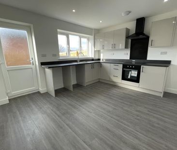 2 bedroom semi-detached house to rent - Photo 3