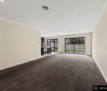 LARGE TOWNHOUSE CLOSE TO PARKLAND - Photo 4