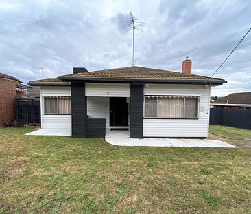 THREE BEDROOM HOUSE WITH LAWN SERVICE - Photo 2