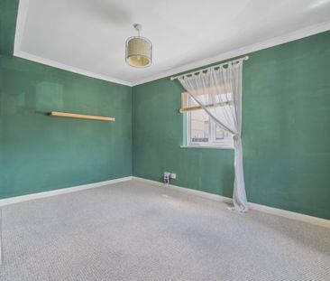 3 bedroom end of terrace house to rent - Photo 2