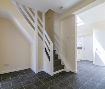 2 bedroom terraced house to rent - Photo 4