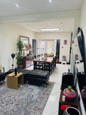 5 bedroom terraced house to rent - Photo 2