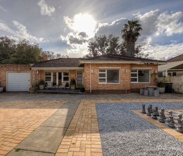 Funky 2-Bed, 2-Bath Home on Huge 1,012m² Block - Photo 4