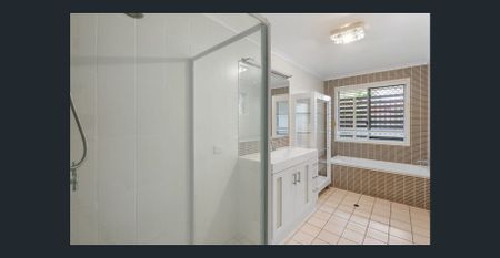 Beachside Living in a Prime Bokarina Location - Photo 4