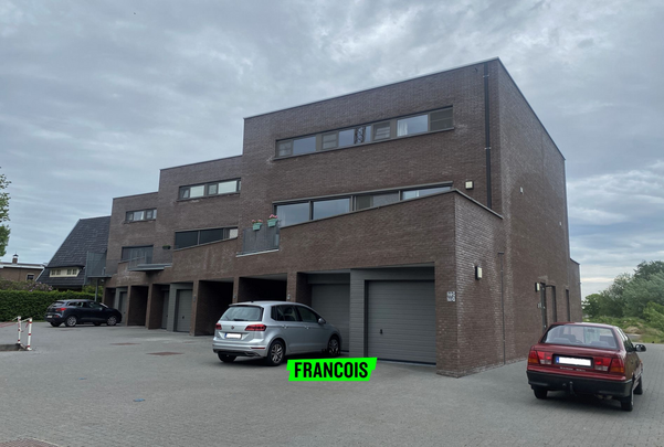 Duplexappartement met 3 slaapkamers en garage te Oosteeklo. - Foto 1