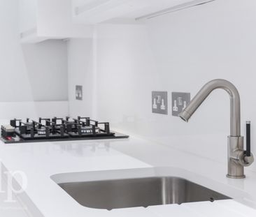 Flat, Carnaby Street, Soho, W1F - Photo 4